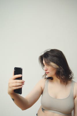 Hilde, 28